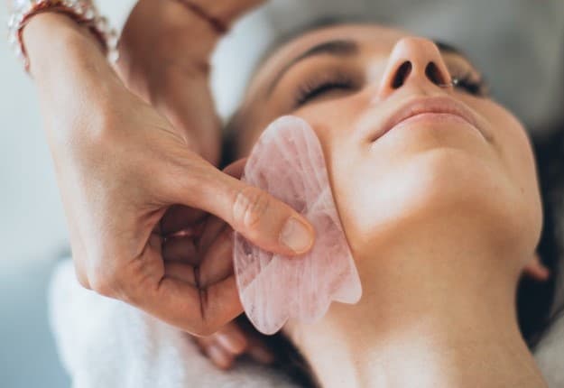 gua sha facial cuarzo rosa